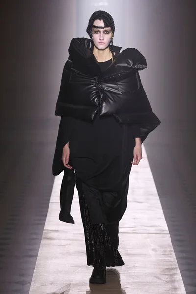 Look 28